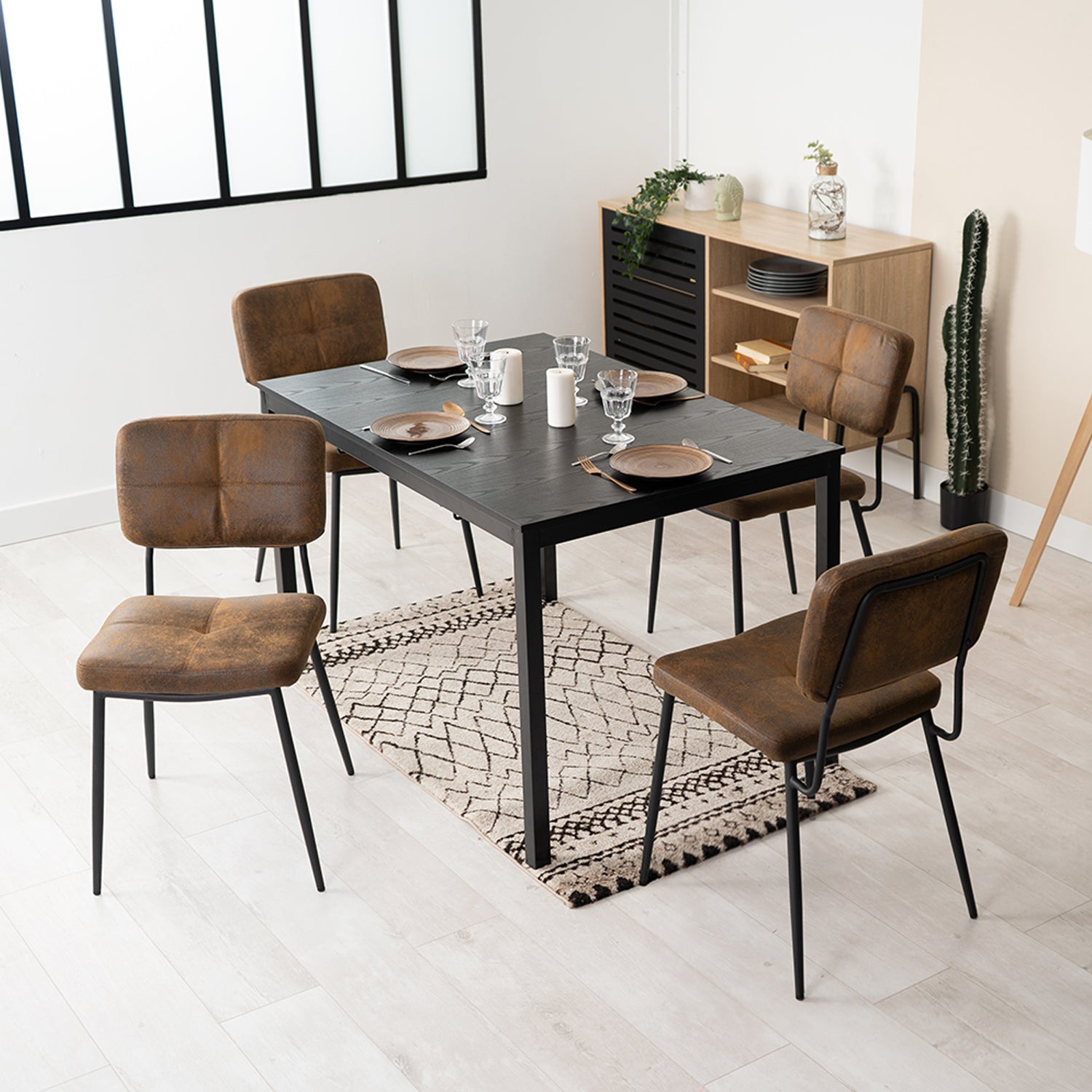 Round Table Table Table Table Timber Ø80 cm with 4 black velvet chairs, modern and comfortable style