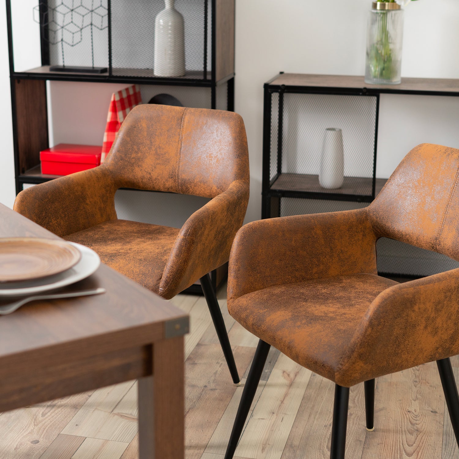 Lot de 2 fauteuils de salle à manger industriels avec accoudoirs en suédine - CROMWELL