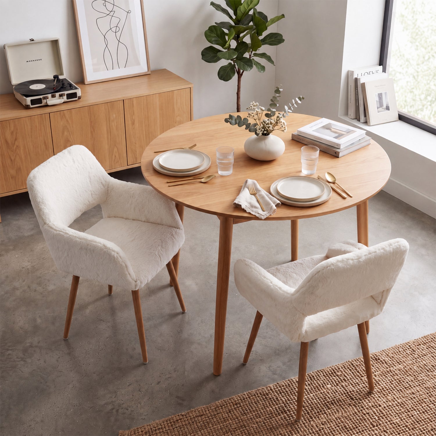 Lot de 2 fauteuils de salle à manger de style scandinave en fausse fourrure blanche avec pieds en métal effet bois
