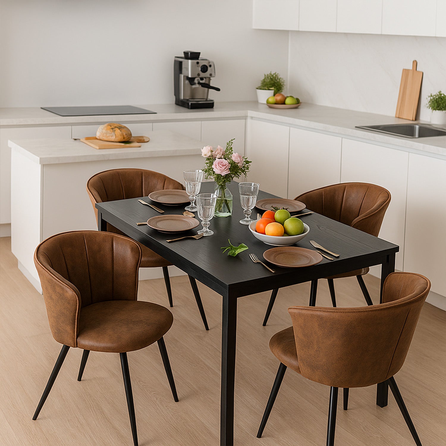 Ensemble table à manger extensible noire avec 4 fauteuils en suédine, style scandinave