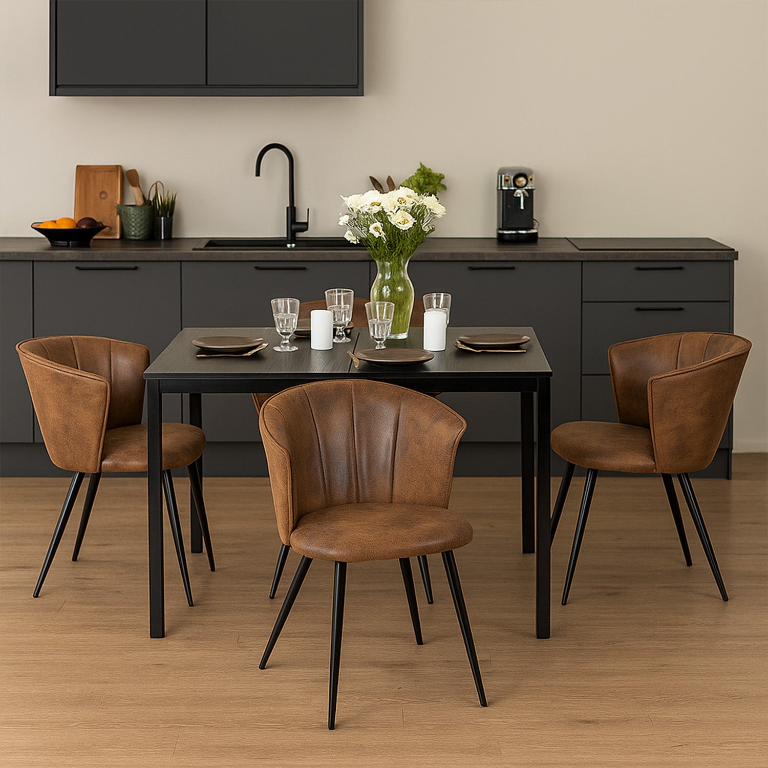 Ensemble table à manger extensible noire avec 4 fauteuils en suédine, style scandinave
