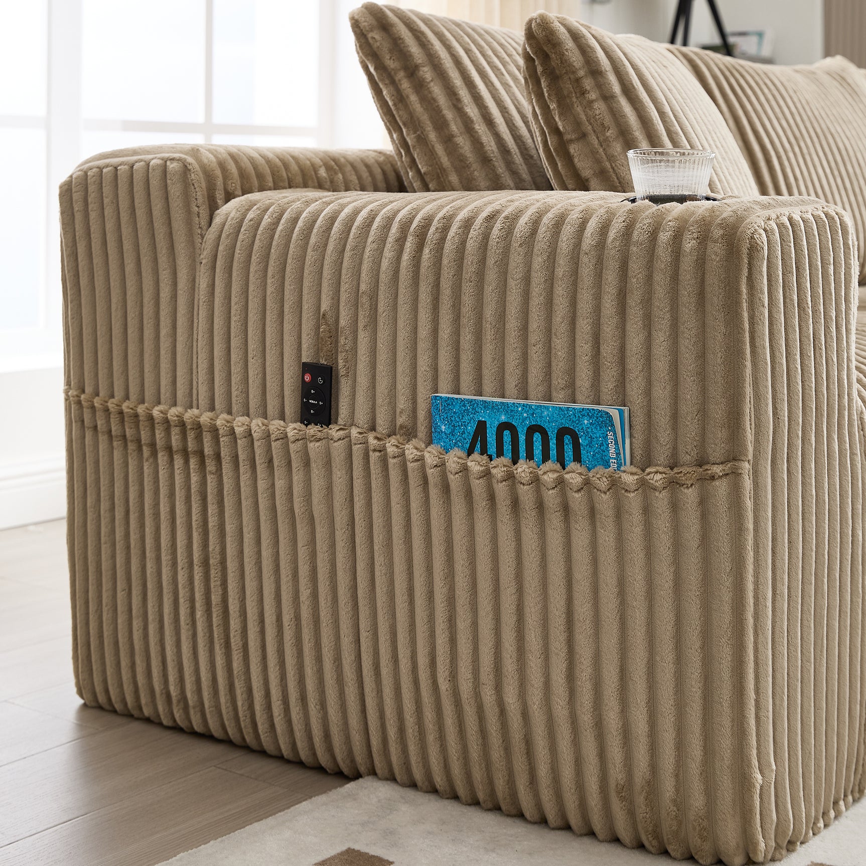 Ensemble canapé avec coussins, poches latérales et porte-gobelets en velours côtelé doux pour salon, marron