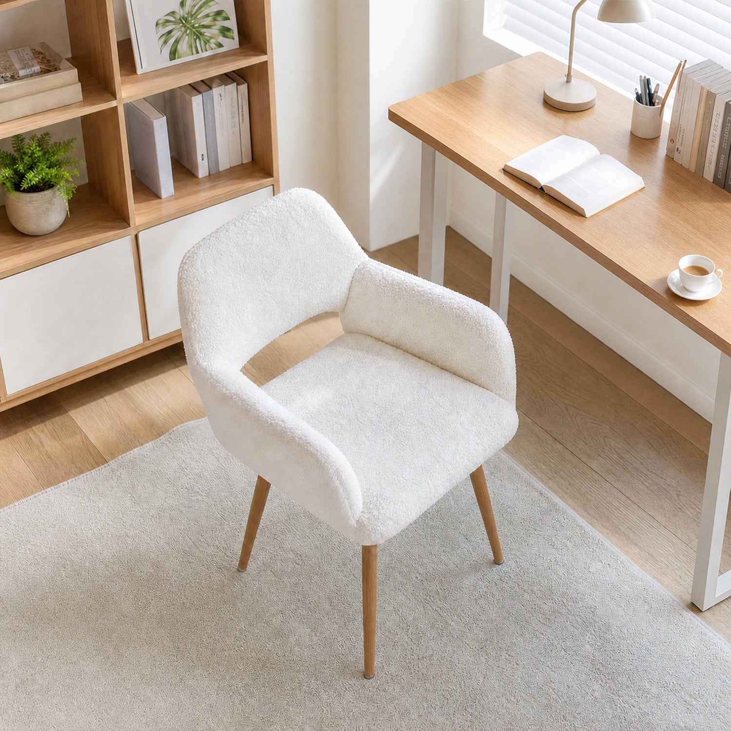 Lot de 6 fauteuils de salle à manger de style scandinave en fausse fourrure blanche avec pieds en métal effet bois