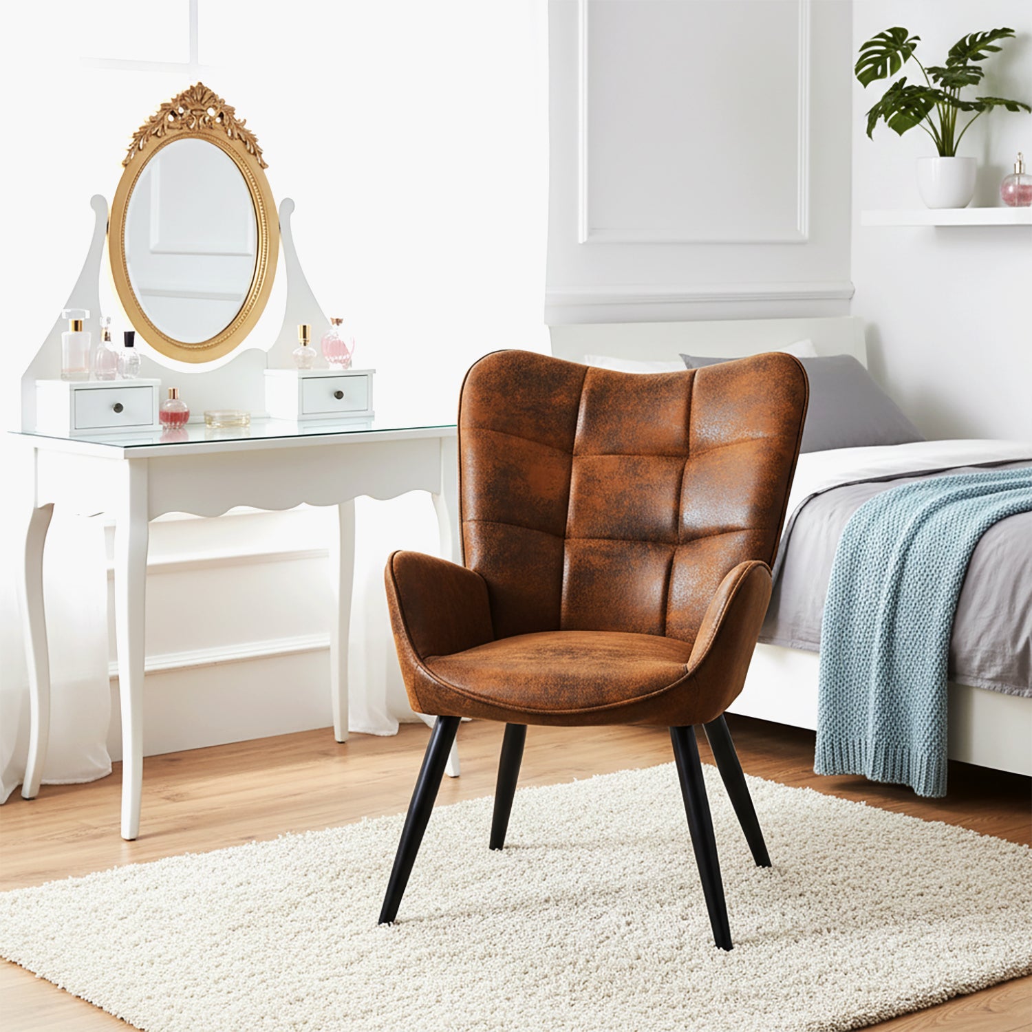 Fauteuil scandinave avec accoudoirs en suédine à surpiqûres - KANAS
