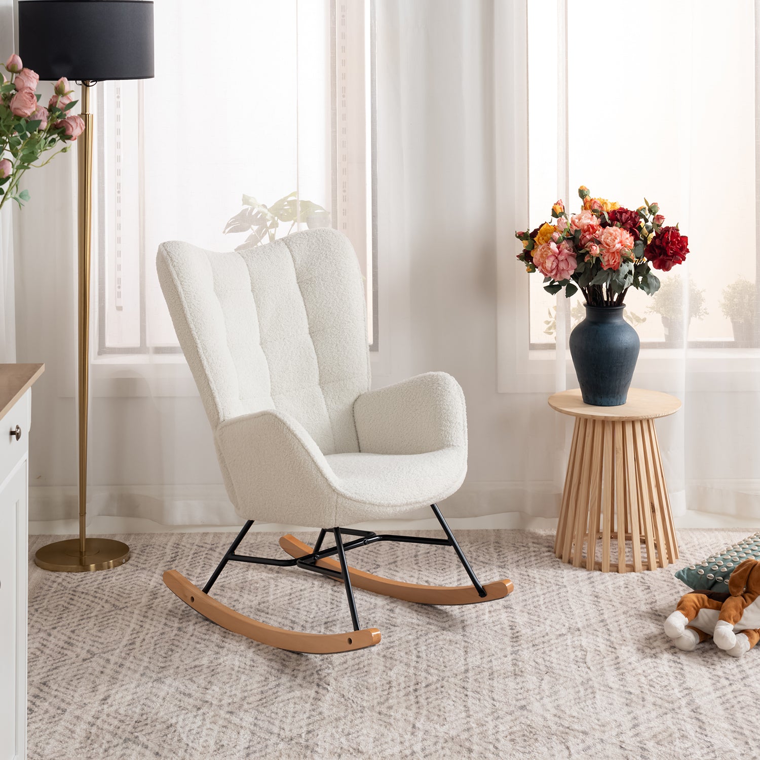 Fauteuil à bascule allaitement scandinave avec accoudoirs en tissu mouton bouclette beige à surpiqûres - FUNKEL