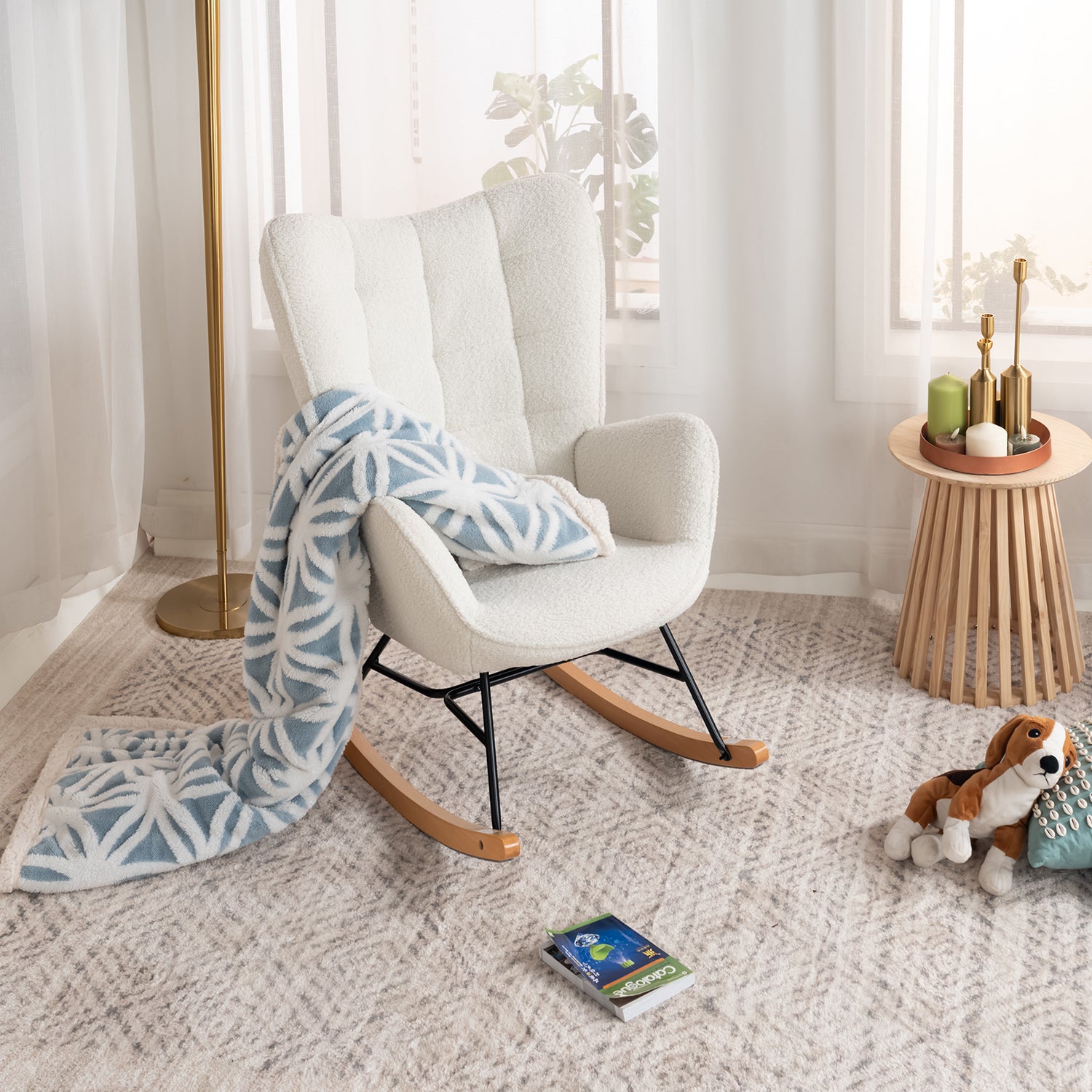 Fauteuil à bascule allaitement scandinave avec accoudoirs en tissu mouton bouclette beige à surpiqûres - FUNKEL