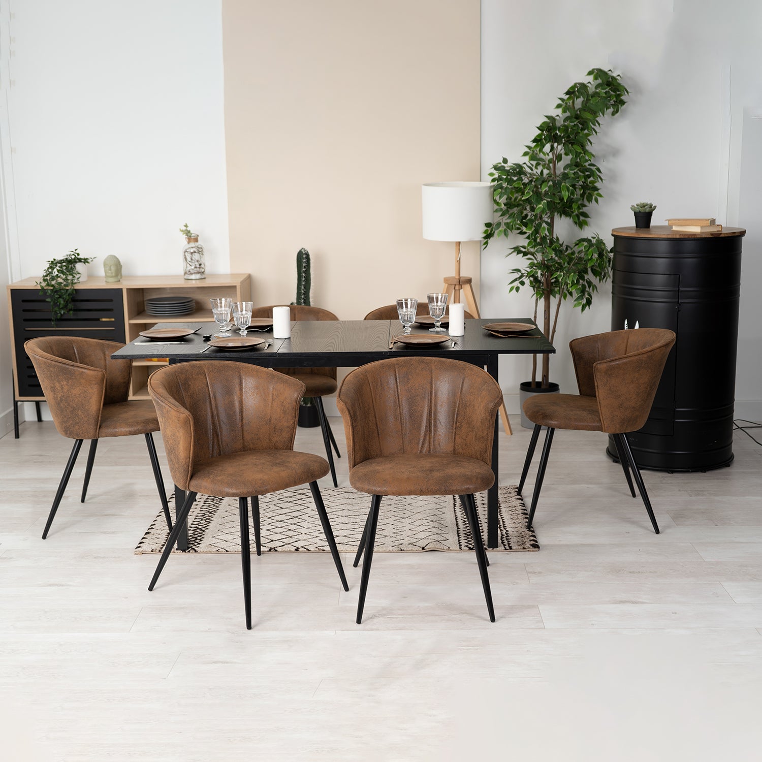 Ensemble table à manger extensible noire avec 6 fauteuils en suédine, style scandinave