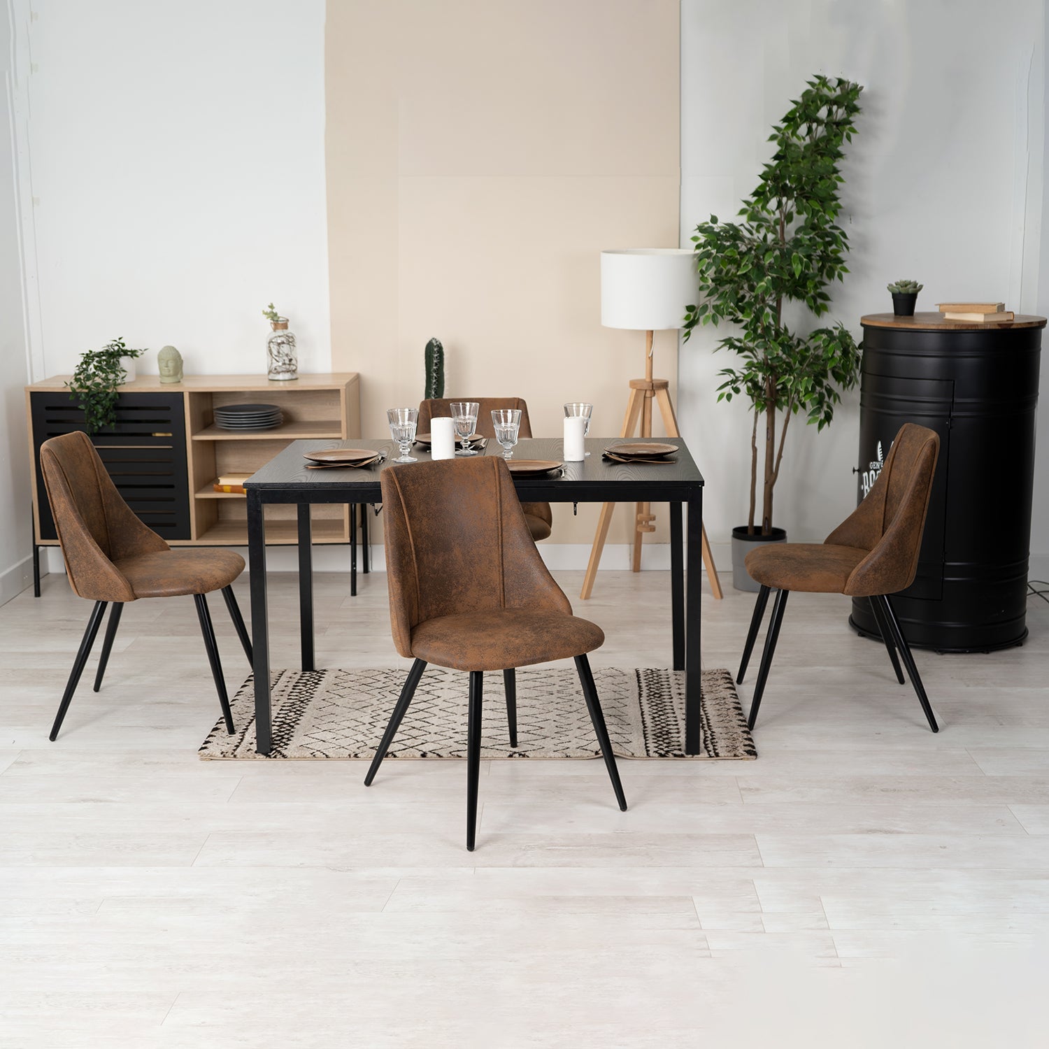 Ensemble table à manger extensible noire avec 4 fauteuils en suédine, style scandinave