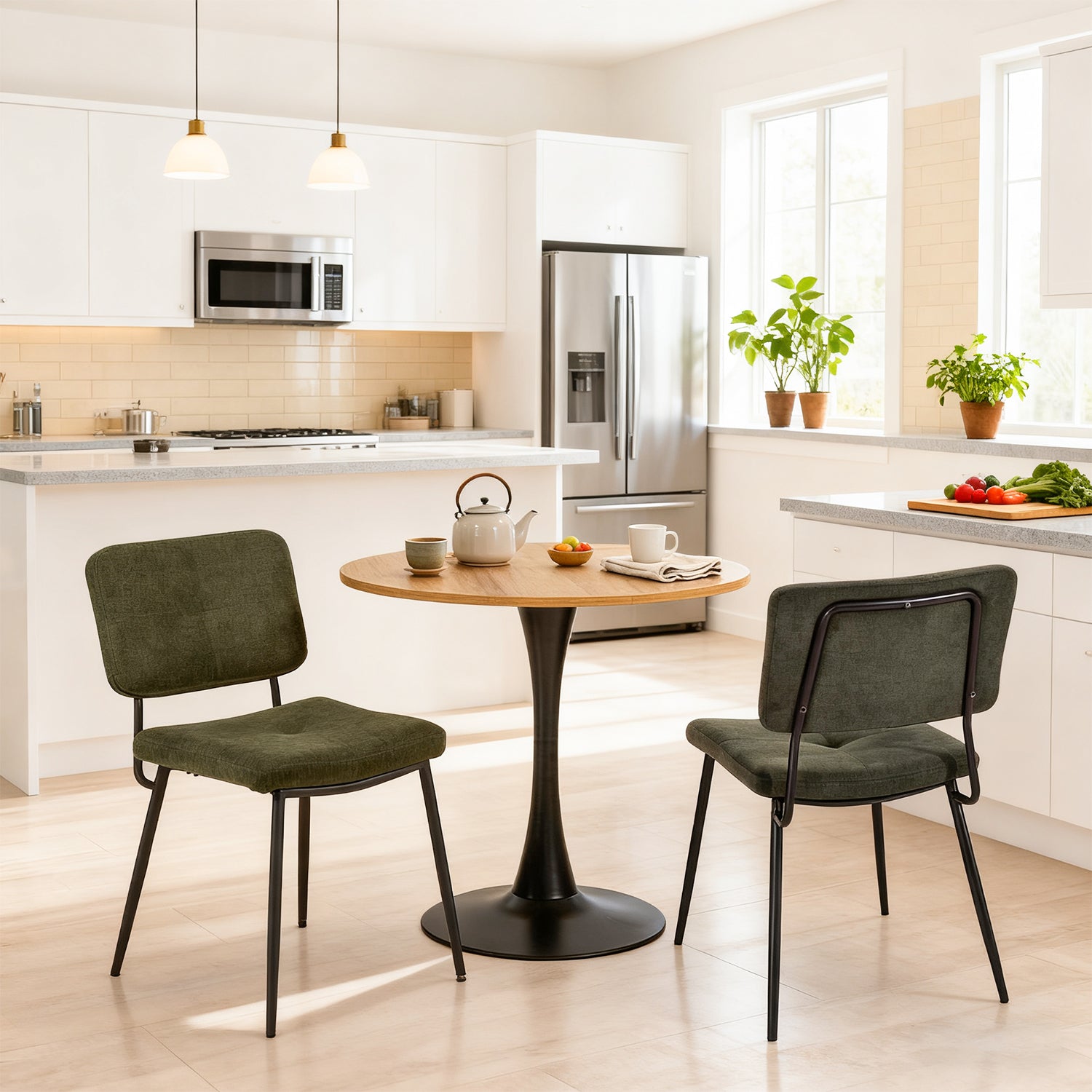 Ensemble de salle à manger de style scandinave composé d'une table ronde en chêne et de 2 chaises en tissu vert