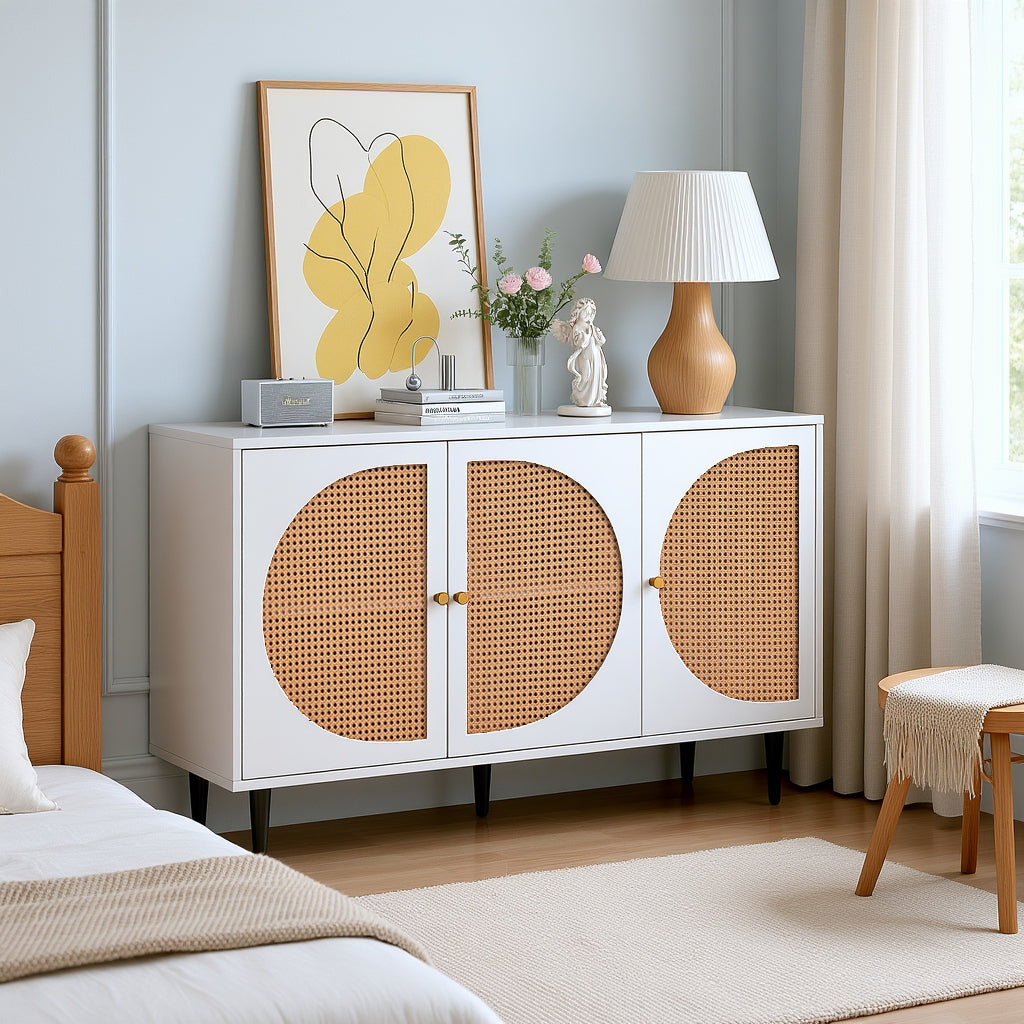 Modernes weißes Buffet mit 3 Rattan -Türen und Metallfüßen