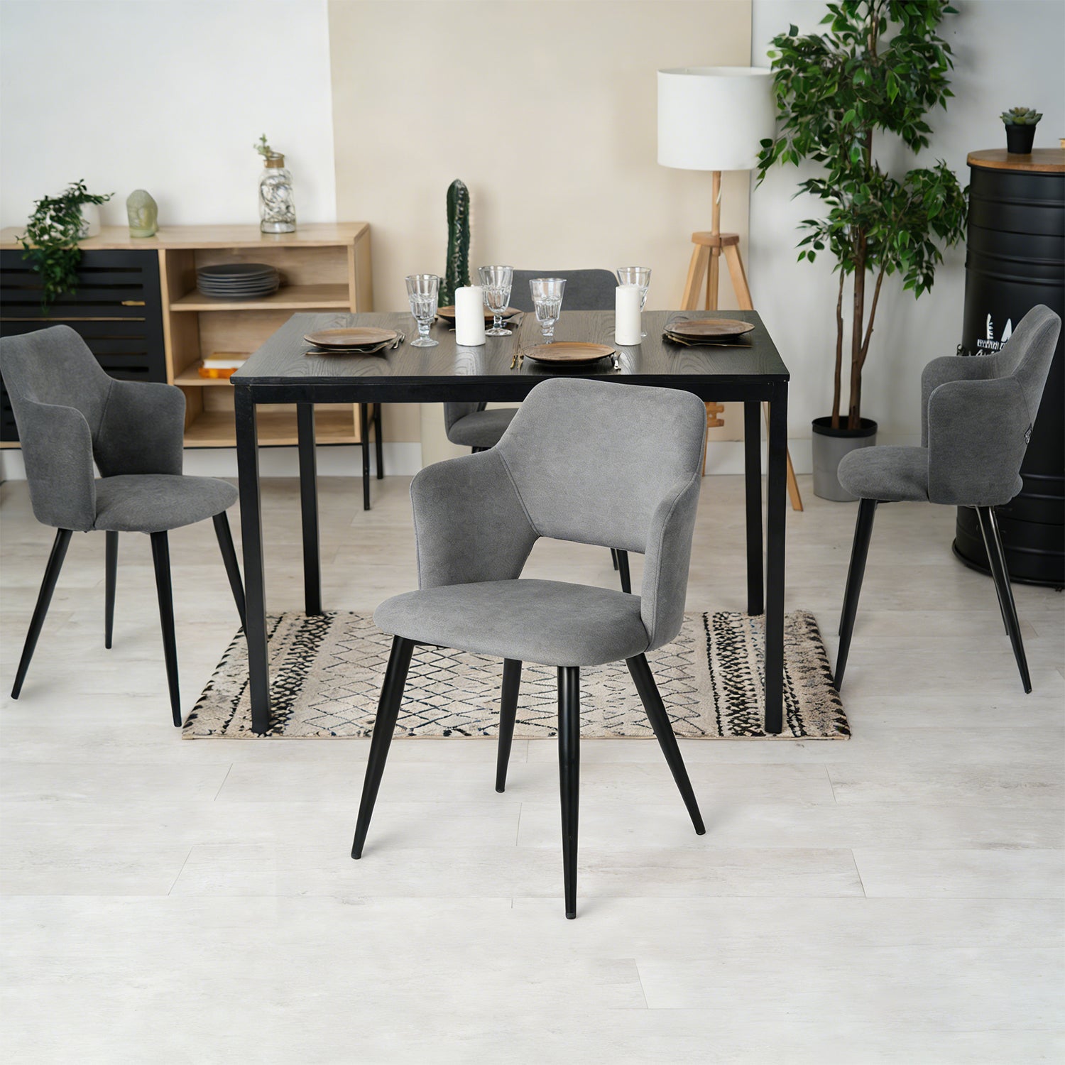 Ensemble table à manger extensible noire et 4 fauteuils en tissu gris de style scandinave