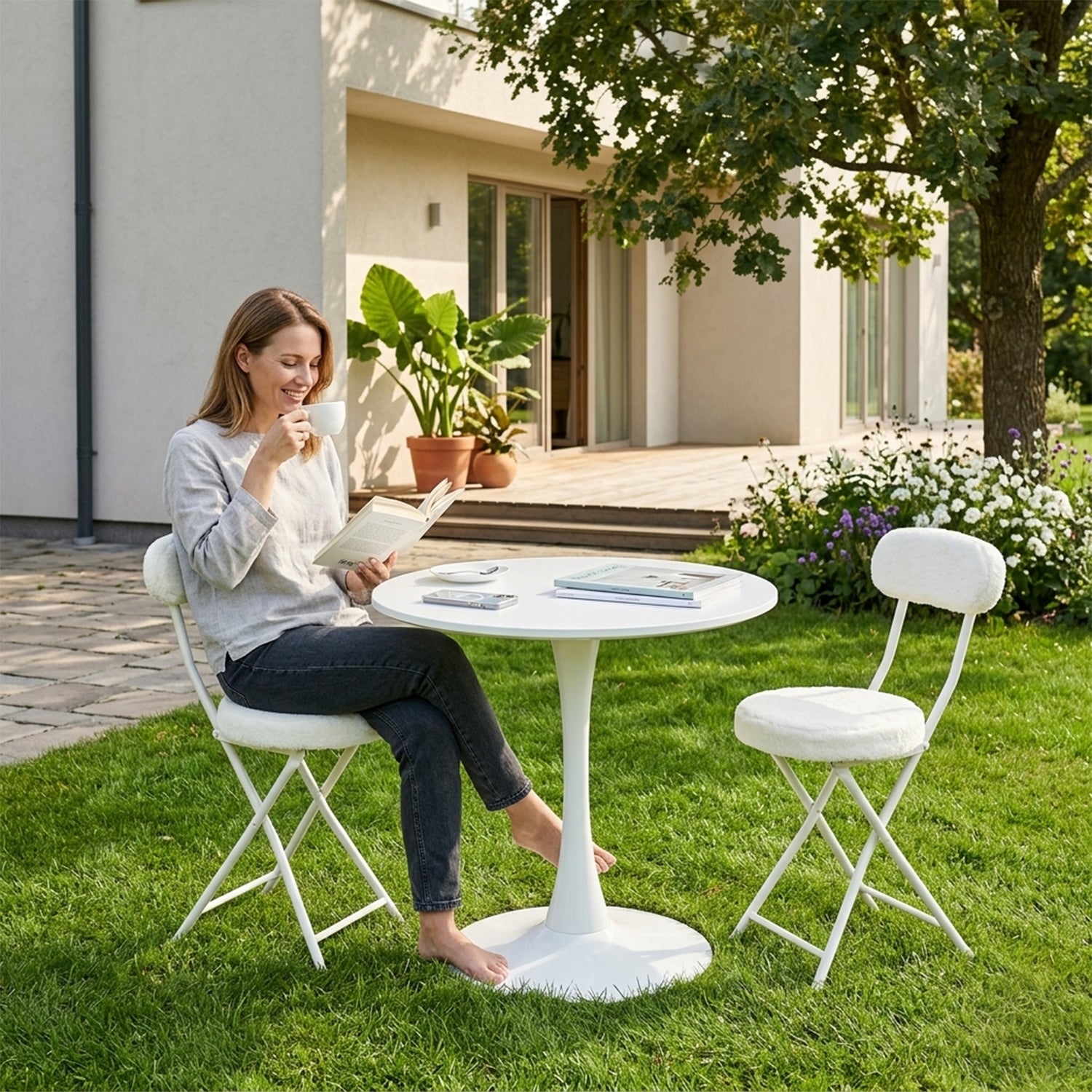Round Table Table Table Table Timber Ø80 cm with 4 black velvet chairs, modern and comfortable style