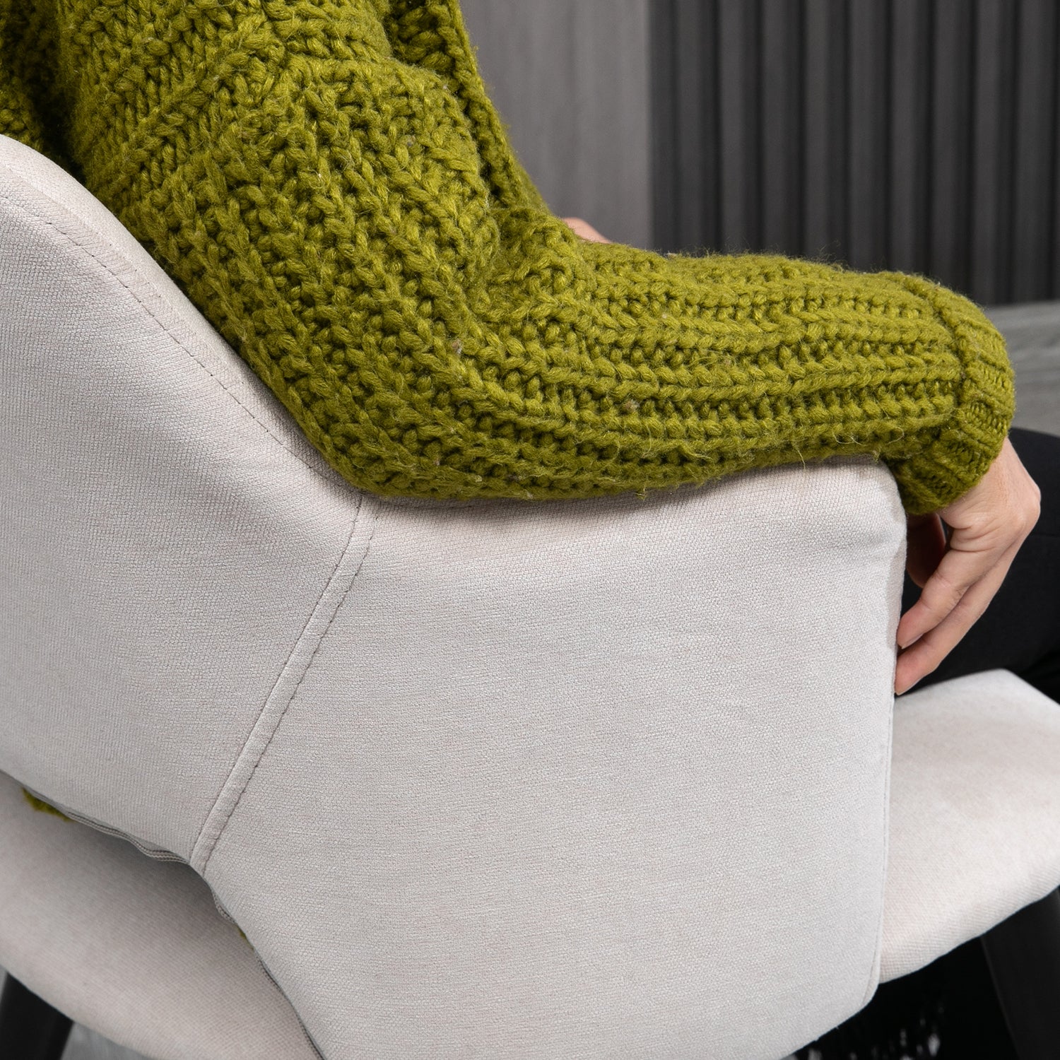 Lot de 4 fauteuils de salle à manger scandinaves avec accoudoirs en tissu beige - AKANJI