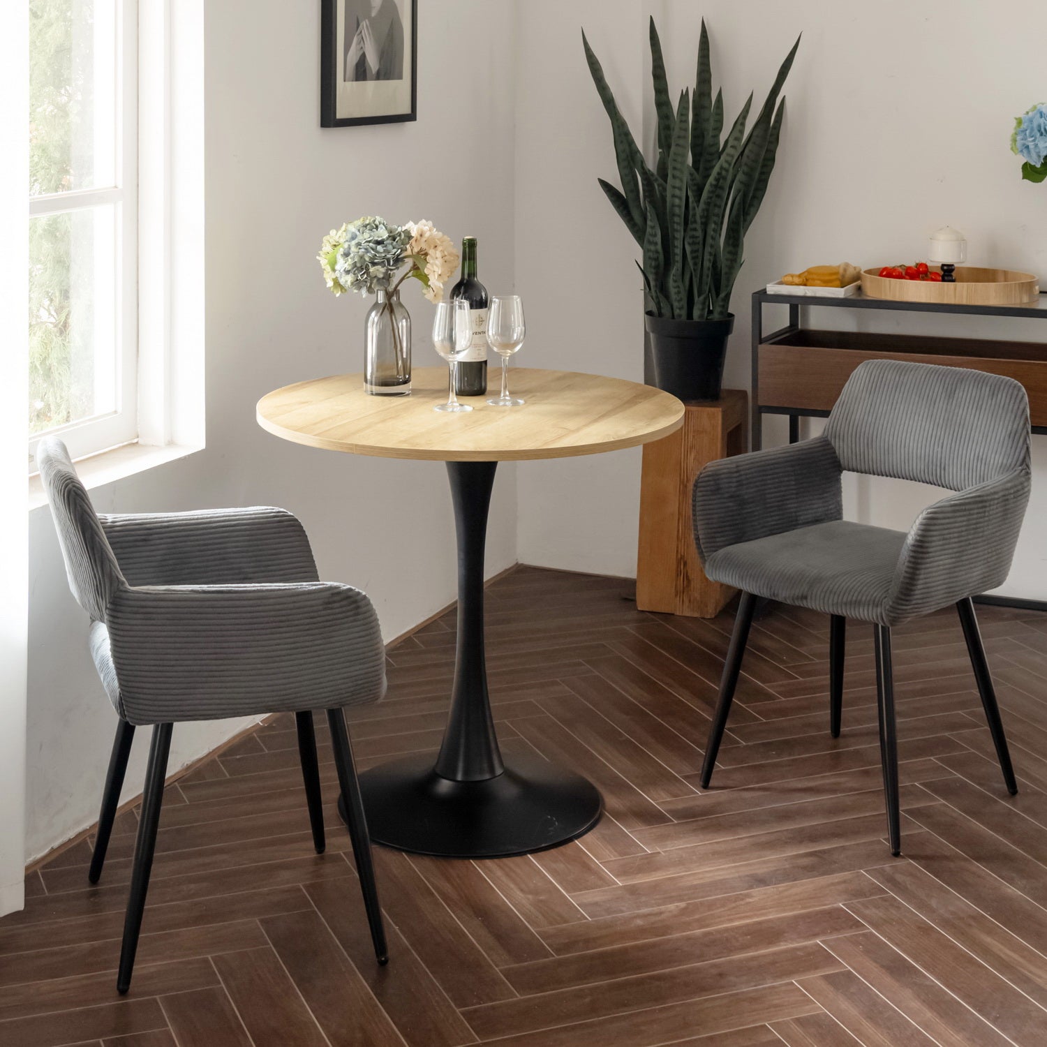 Round Table Table Table Table Timber Ø80 cm with 4 black velvet chairs, modern and comfortable style