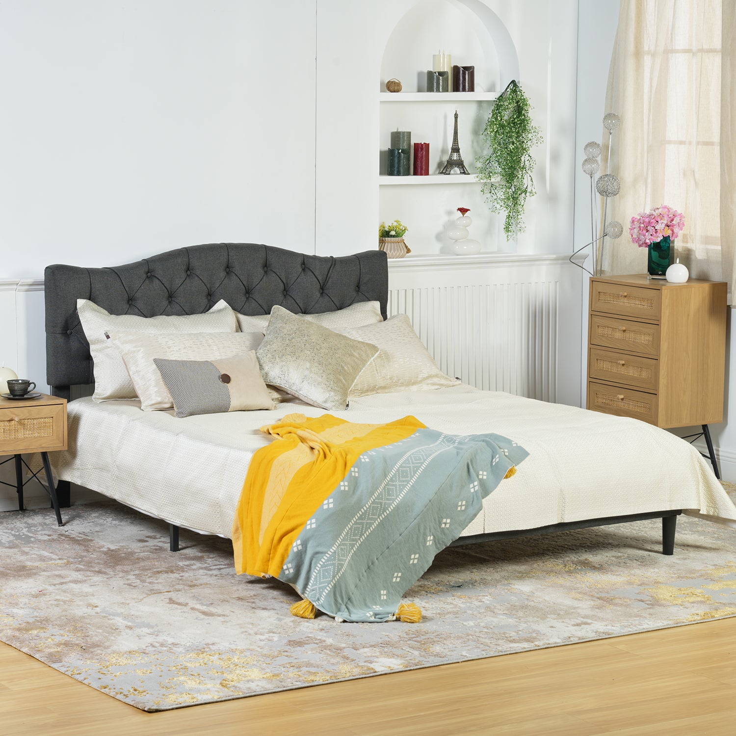 Lit double (140 x 190cm) avec tête de lit capitonnée en tissu gris (matelas non inclus) - LEON