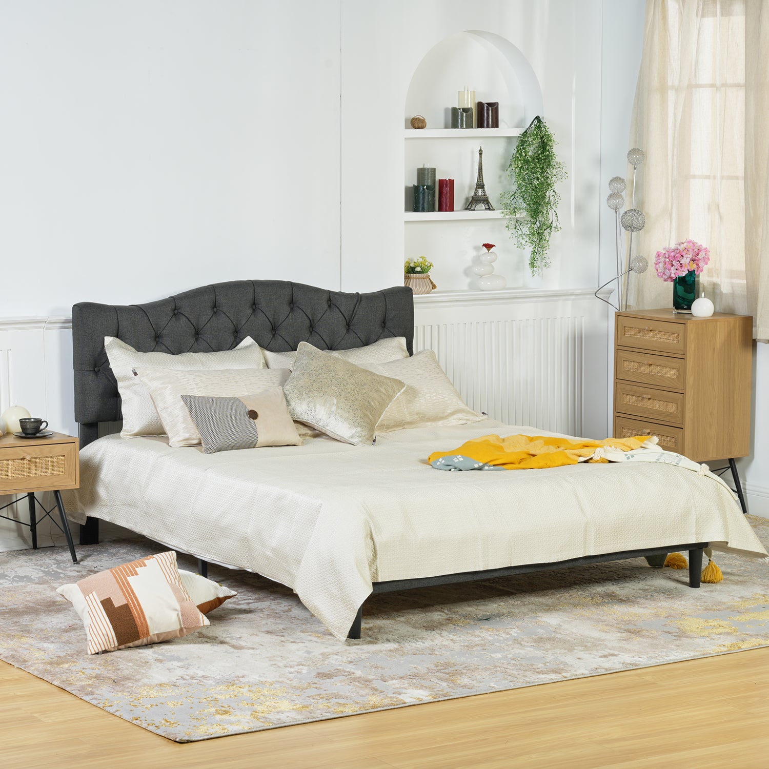 Lit double (160 x 200cm) avec tête de lit capitonnée en tissu gris (matelas non inclus) - LEON