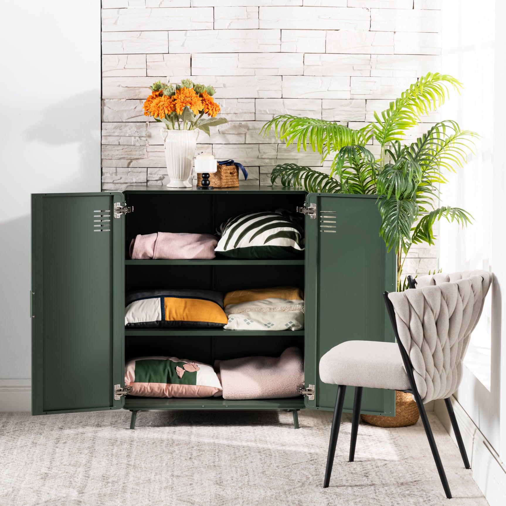 Armoire/Casier métallique vert au style industriel avec étagères et 2 portes - WALNUT