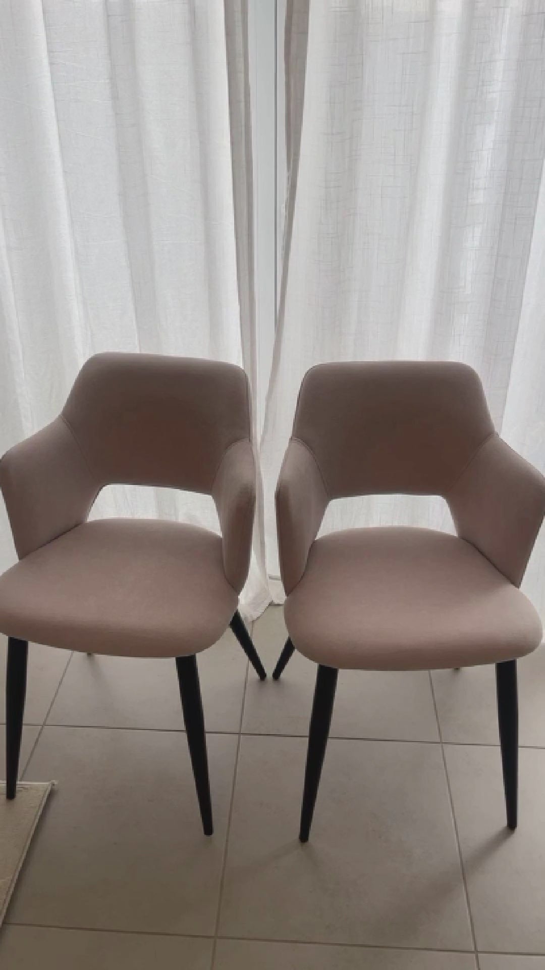 Lot de 6 fauteuils de salle à manger scandinaves avec accoudoirs en tissu beige - AKANJI