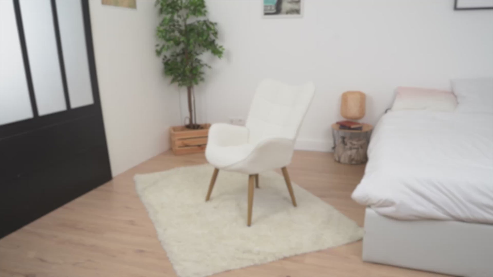 Fauteuil scandinave avec accoudoirs en tissu mouton bouclette beige à surpiqûres - KANAS
